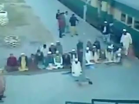 Muslims Run To Pick Train