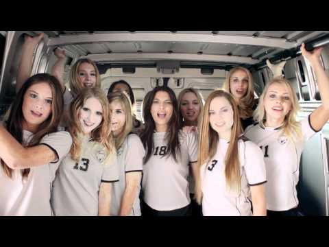 Schöne Deutschen Mädchen singen Hup Holland Hup!