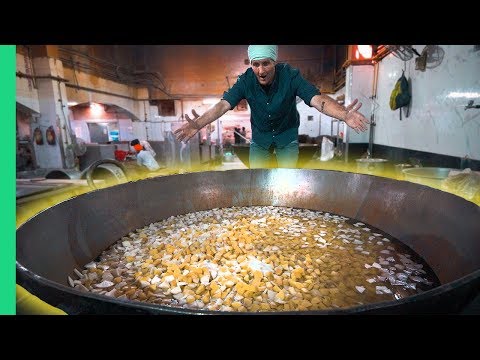INDIAN FOOD Touched by GOD! How to Cook for 10,000 People in Delhi&#039;s Biggest Sikh Temple!