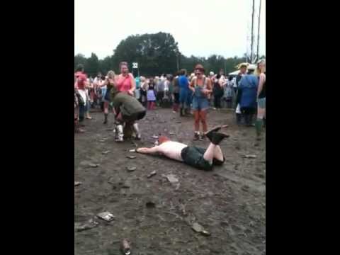 Man slides into girl peeing at V Festival 2012, funny and sick