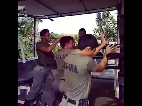 Армия Индонезии страшна на учениях /Very Funny Indonesian Army 2016