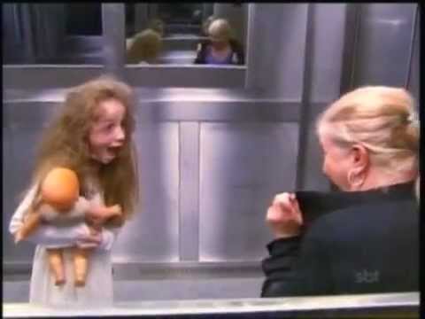Menina Fantasma no Elevador (Ghost Girl&#039;s Extremely Scary Prank An Elevator)