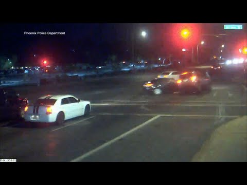 Pedestrians narrowly escape Phoenix car crash
