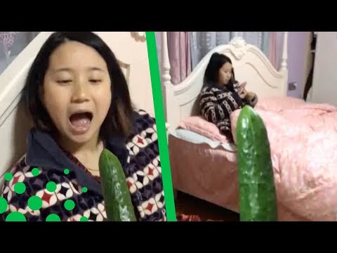 Man Plays Hilarious &#039;Cucumber Snake Prank&#039; on Girlfriend
