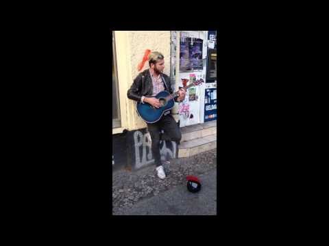 Streetmusician sings - Original singer comes along and joins him