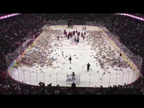 Calgary Hitmen 2012 Teddy Bear Toss - Watch 25,000 Bears Fly at Hockey Game