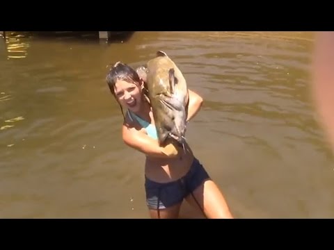 Alabama woman catches catfish with bare hands