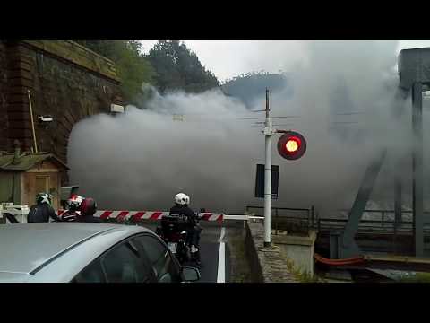 Passaggio a livello Ovada (I) con treno a vapore - Level crossing Ovada (Italy) with steam train