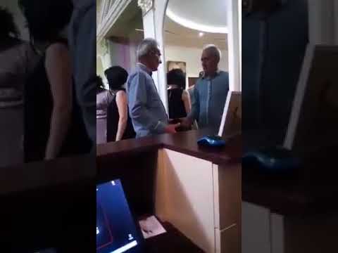 Дай пройти! Let me go! Drunk man does not recognize himself in the mirror