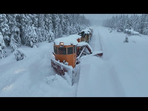 Train Plowing railroad tracks after winter storm - December 2022 - Donner Pass