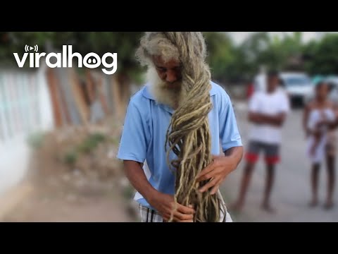 Rastaman with 40-year-old dreadlocks || ViralHog