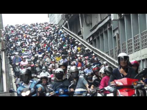 台北市早上 台北橋 尖峰時段 騎摩托車 上班車潮 Taipei Taiwan Motorcycle