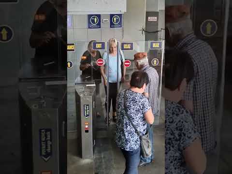 Elderly Man Helps Women Bypass System and Keeps the Money || ViralHog