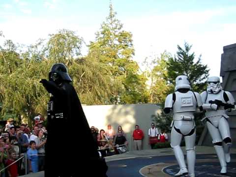 Vader Dances to Hammer You Can&#039;t Touch This Dance: Star Wars weekends 2009 Disney