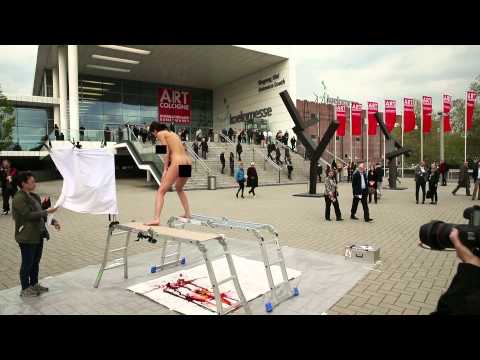 The &quot;PlopEgg&quot; Painting Performance #1 (Art Cologne 2014)
