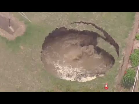 Inground Pool! Sinkhole with swirling water appears in backyard of house in Australia
